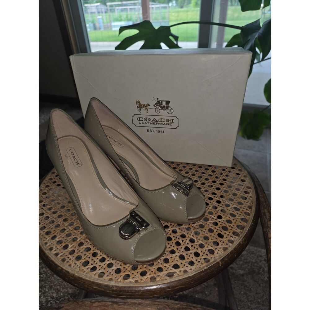Coach Helaine Patent Leather Peep Toe Pumps Taupe Gray Heels Size 6.5B - Picture 2 of 8